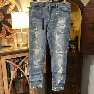 Blank NYC distressed skinny NWT 31 destroyed straight